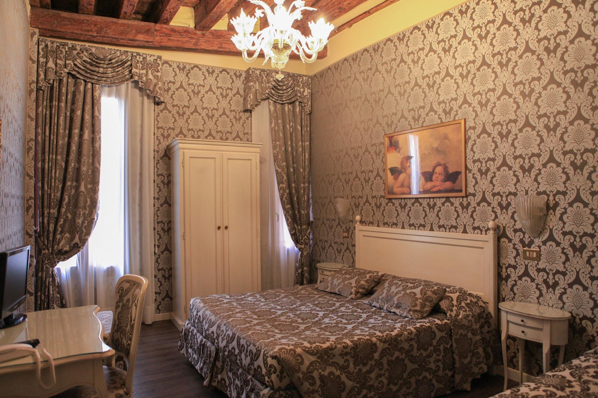 Bridge Hotel